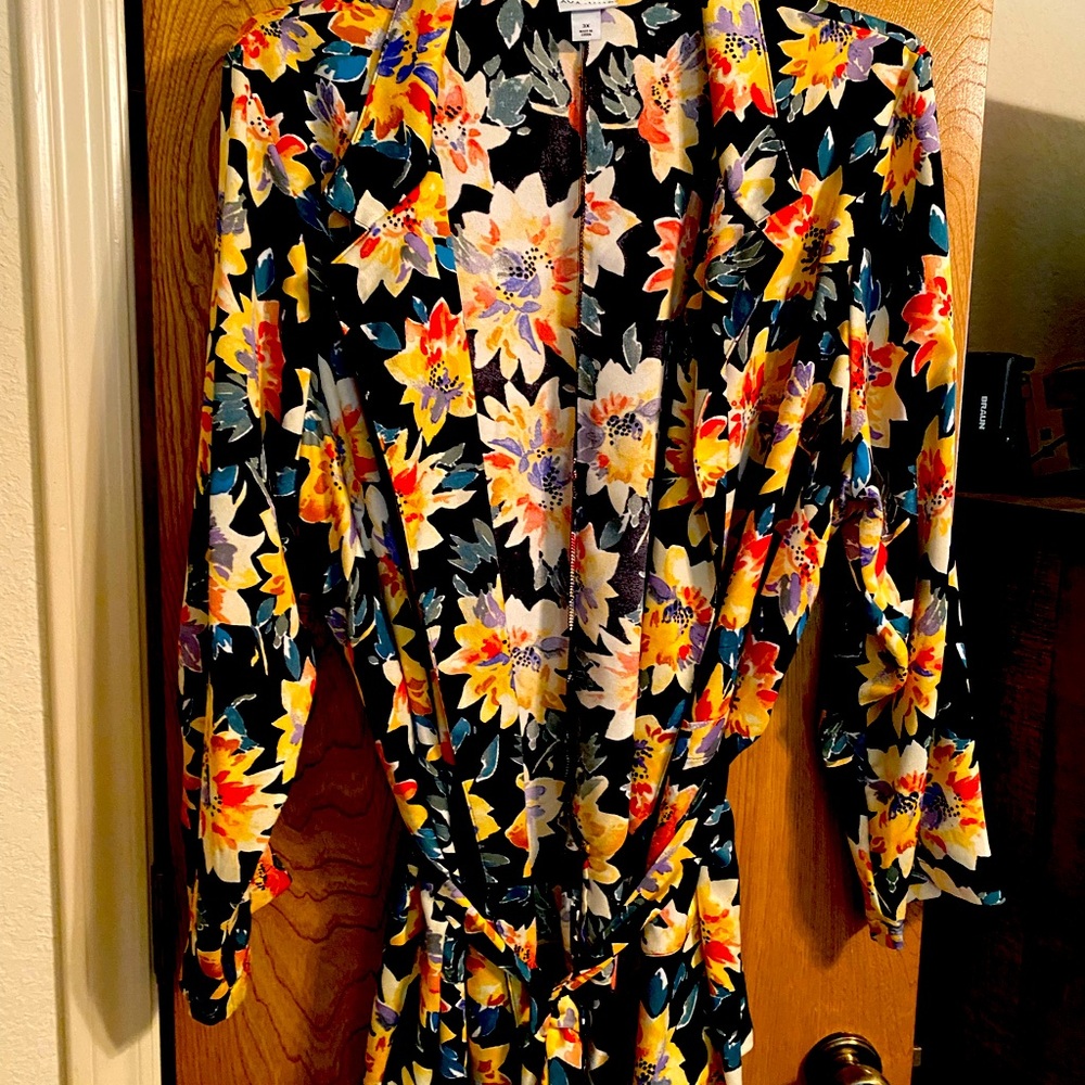 Ladies 3X Kimono with pockets. New without tags.